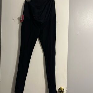 Maternity Leggings. Ingrid & Isabel. CROSSOVER Size XS Black (Ebony). Pants
